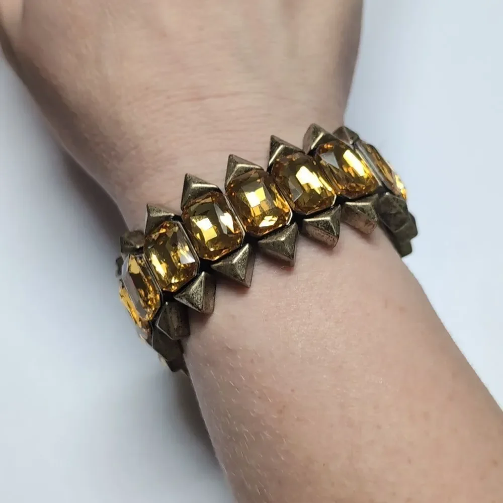 299‎ Vintage Heavy Amber Glass Statement Stretch Bracelet Gold Tone Pyramid Link